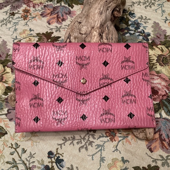MCM GWP VIP Envelope Clutch Pink w/unbranded Chain Brand New - Picture 1 of 7